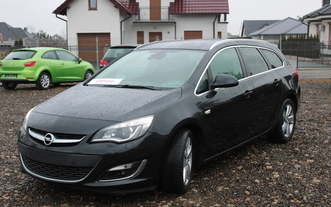 Opel Astra cena 28800 przebieg: 175000, rok produkcji 2013 z Tarnogród małe 562